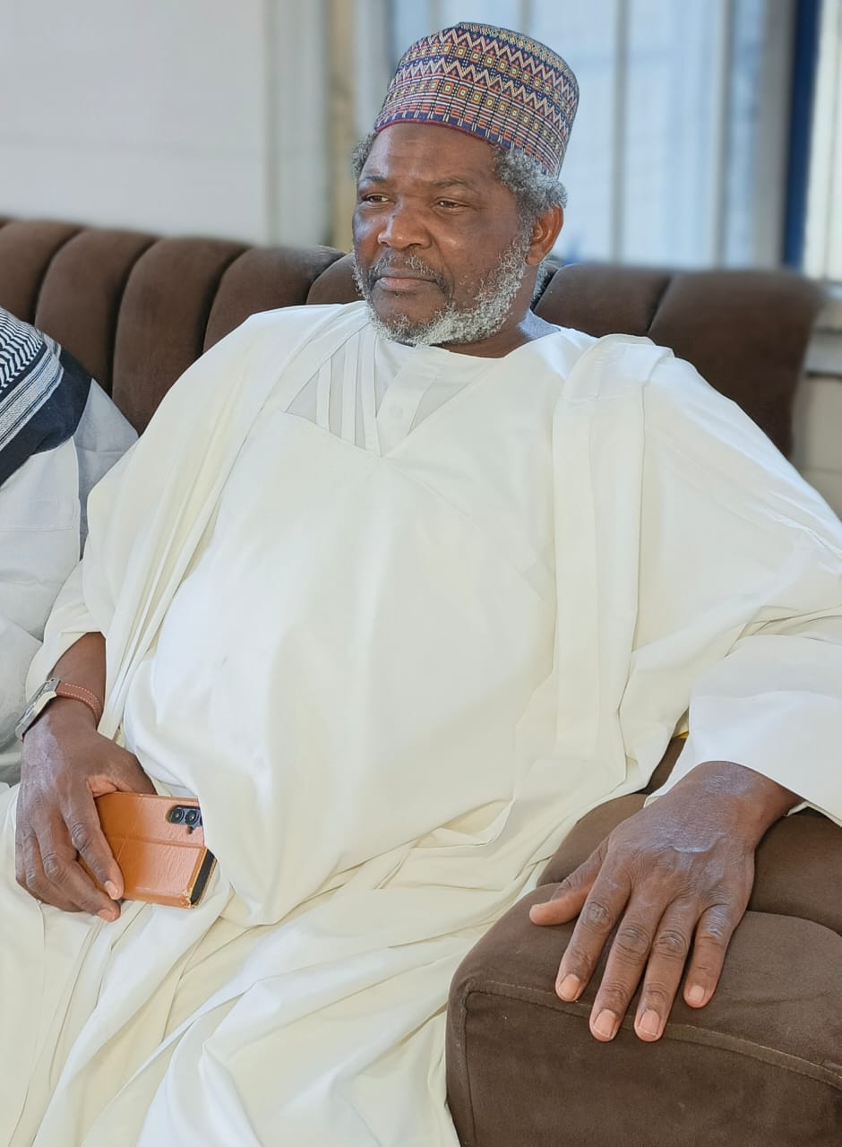 كبير المدرسة والشخصية الأبوية - School Elder and Father Figure