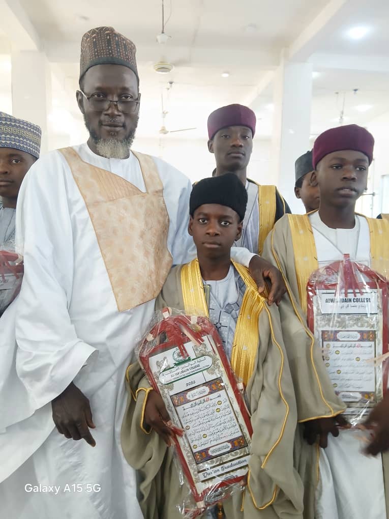 طلاب يتعلمون - Students Learning